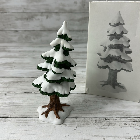 Department 56 “Village Porcelain tree small”
As is repaired see description - Picture 4 of 10